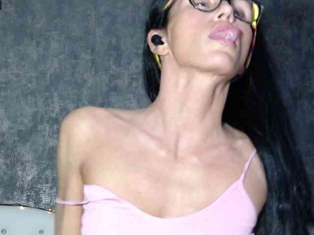 PinkNicolle webcam