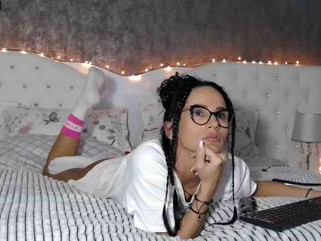 PinkNicolle webcam