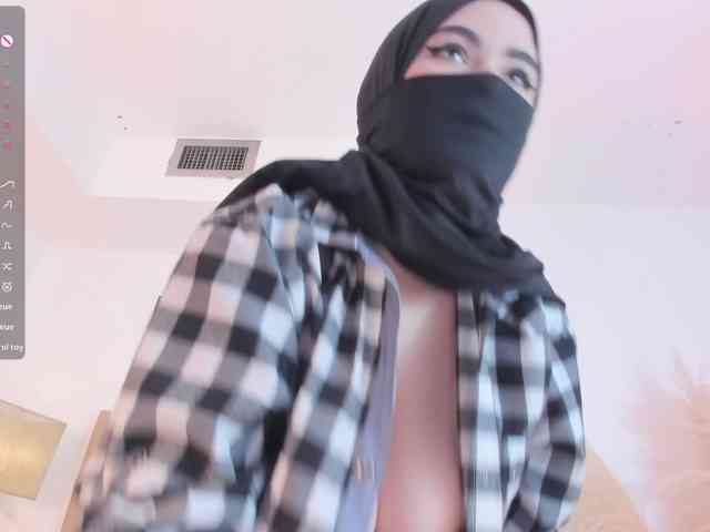 adiila webcam