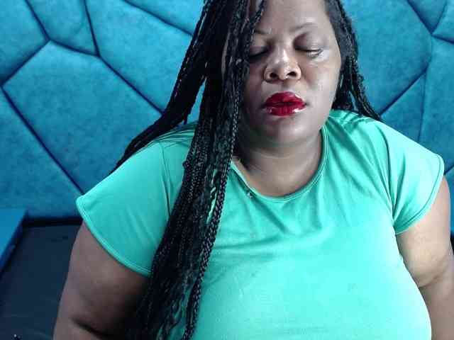 ShantalBBW webcam
