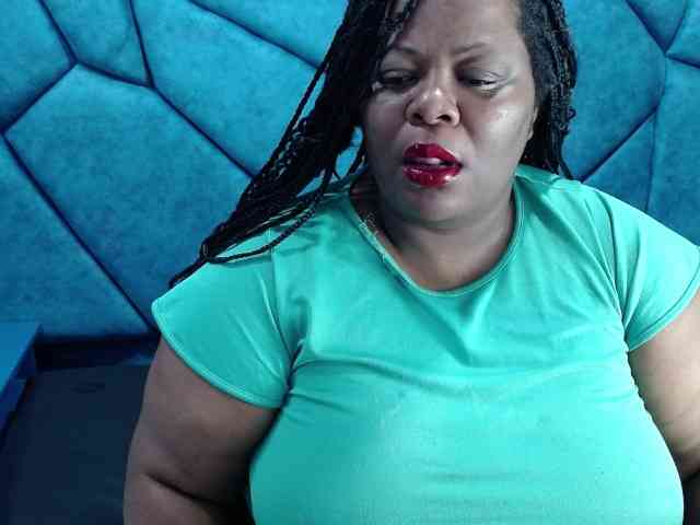 ShantalBBW webcam