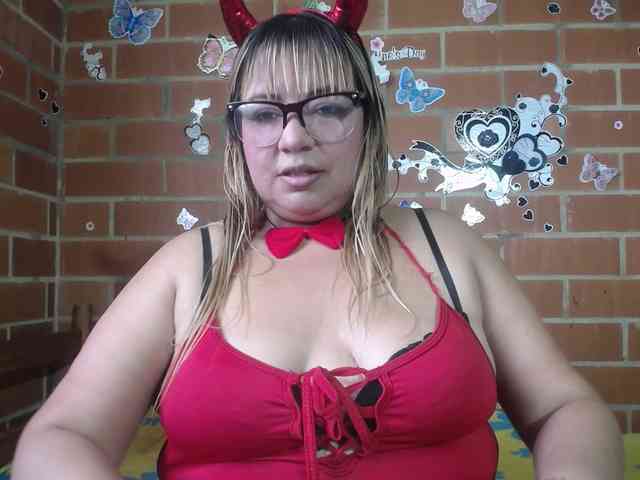 jones-scarlet webcam