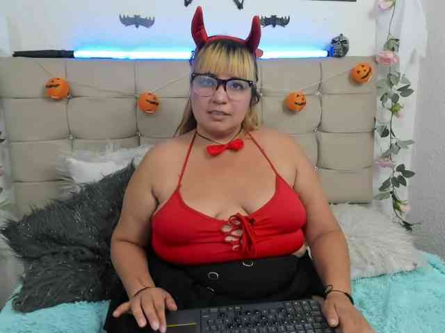 jones-scarlet webcam