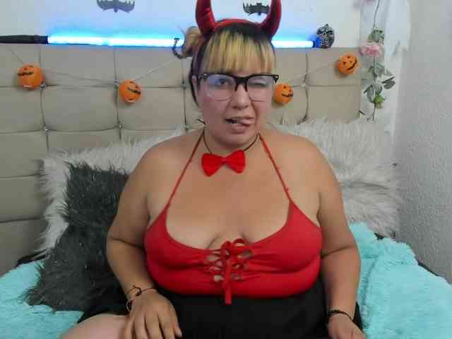 jones-scarlet webcam