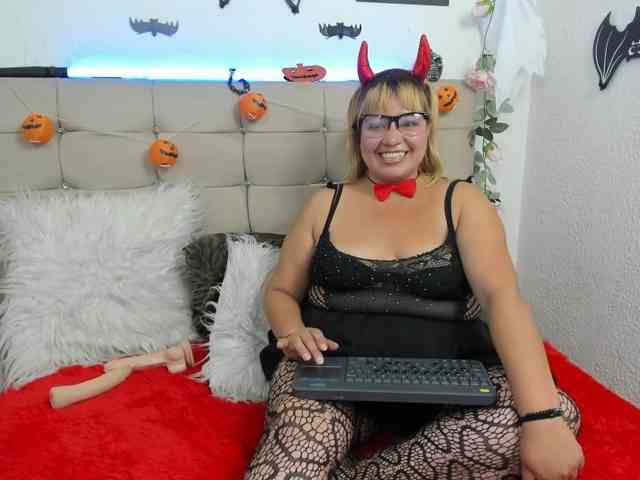 jones-scarlet webcam