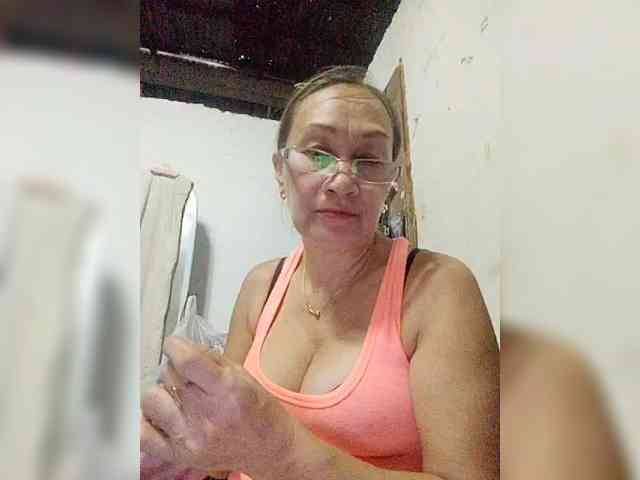 cherrywhite03 webcam