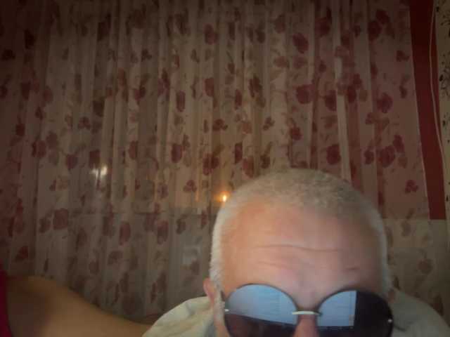 Entra en el chat con el modelo StellarTeam StellarTeam