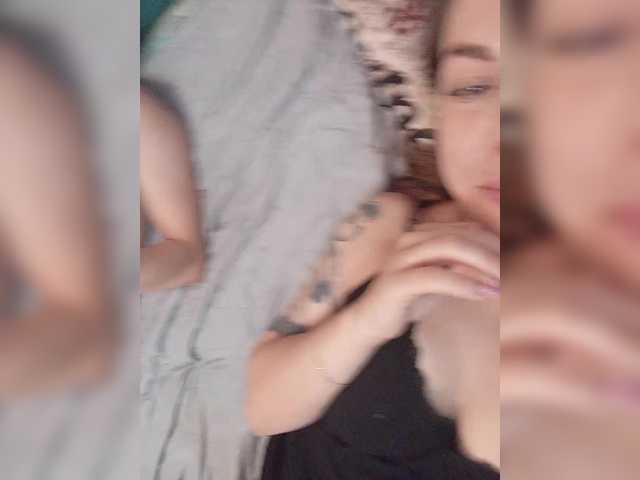 Entra en el chat con el modelo Niki233221 Niki233221