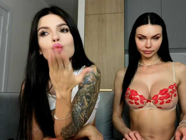 Vai a chattare su Oops_kiraa Oops_kiraa