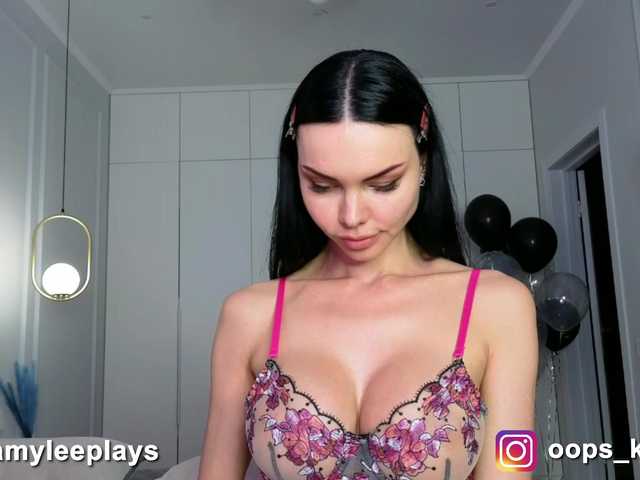 go to chat with Oops_kiraa