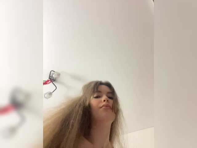 Vai a chattare su YourLadyyy YourLadyyy