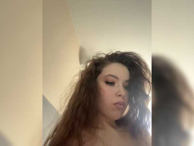 Vai a chattare su YourLadyyy YourLadyyy