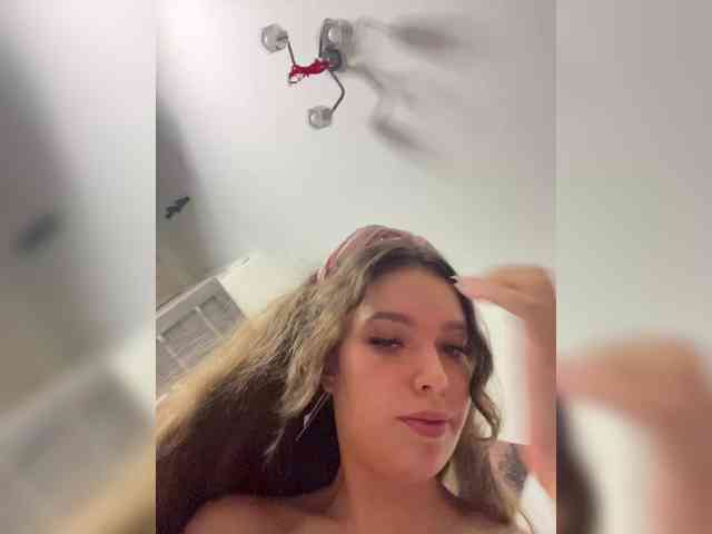 YourLadyyy webcam