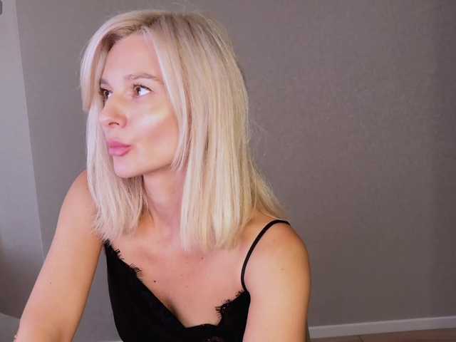 -Molly- webcam