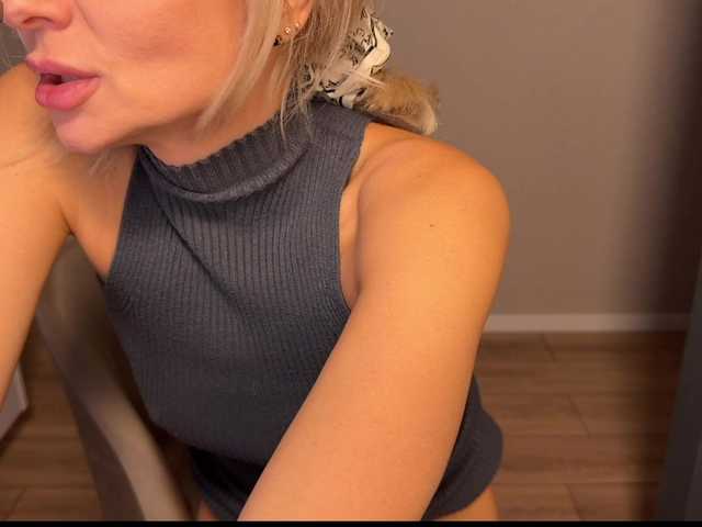 -Molly- webcam