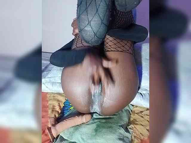 TrishaBanks webcam