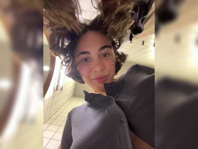 Entra en el chat con el modelo Talilia Talilia