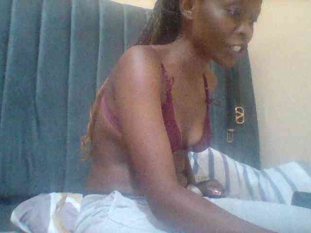 PrettyAlianah webcam