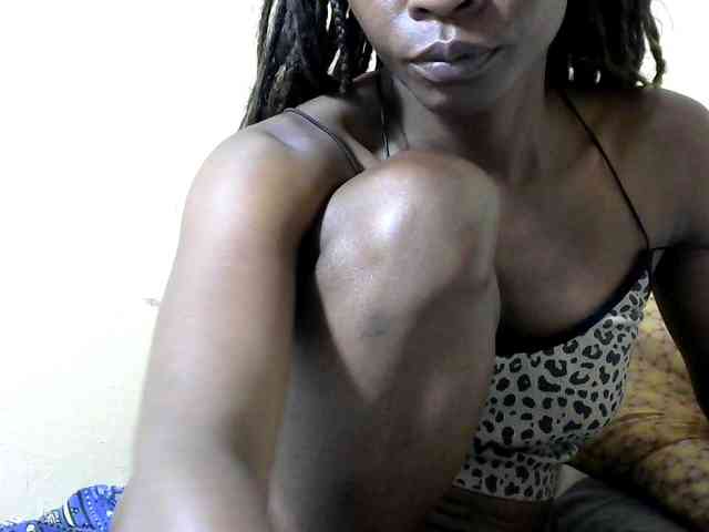 PrettyAlianah webcam