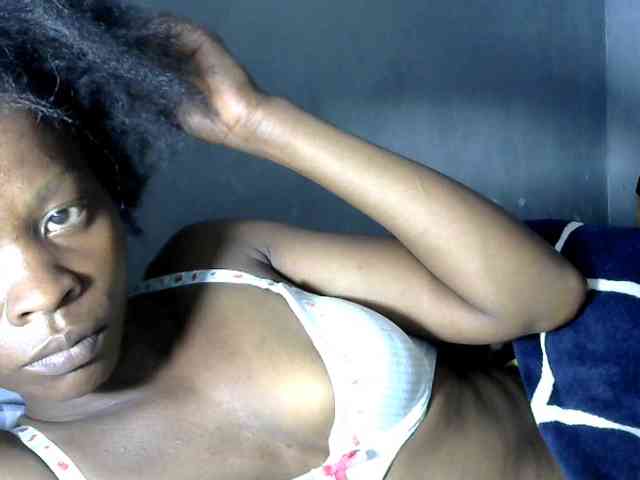 PrettyAlianah webcam