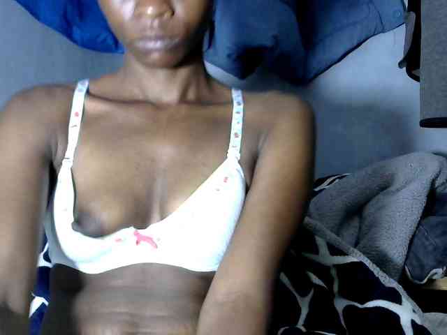 PrettyAlianah webcam