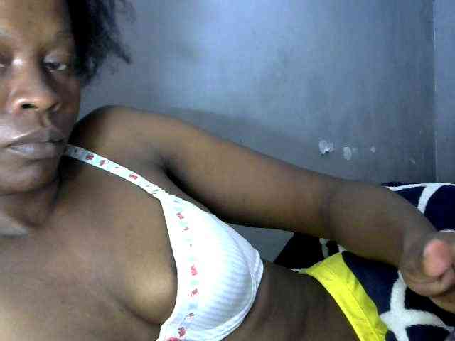 PrettyAlianah webcam