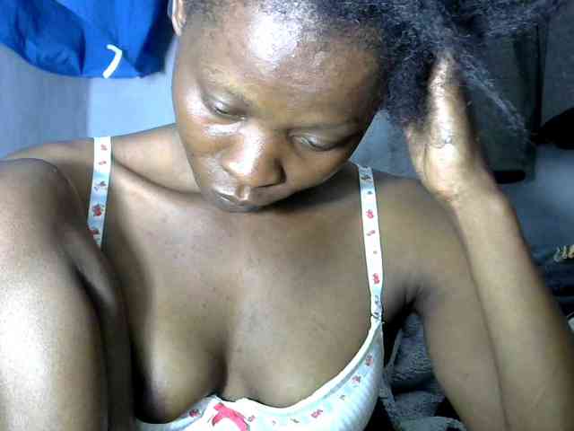 PrettyAlianah webcam