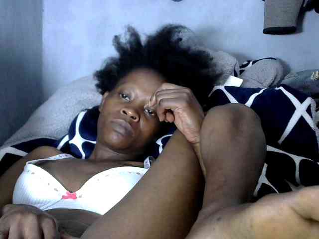 PrettyAlianah webcam