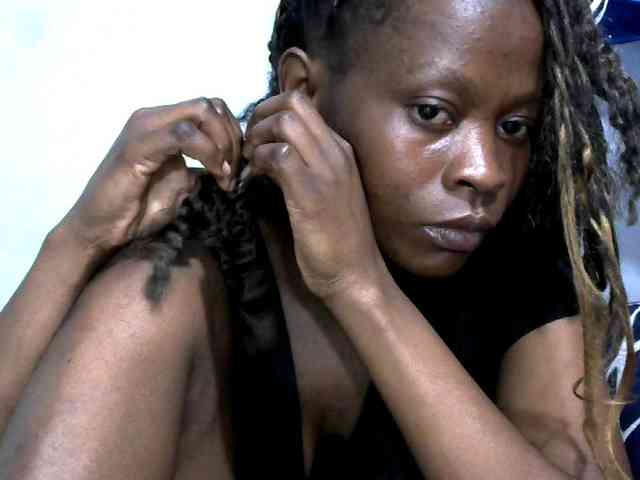 PrettyAlianah webcam