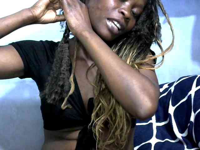 PrettyAlianah webcam