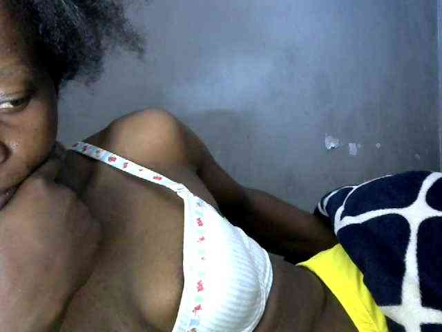 PrettyAlianah webcam