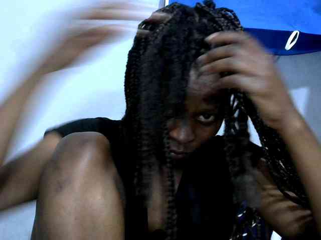 PrettyAlianah webcam