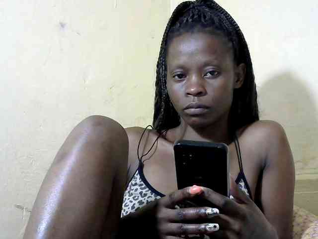 PrettyAlianah webcam