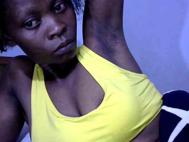 PrettyAlianah webcam