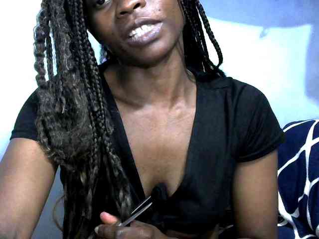 PrettyAlianah webcam