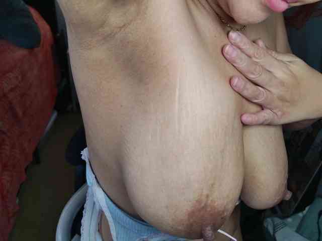 SpikedBella webcam