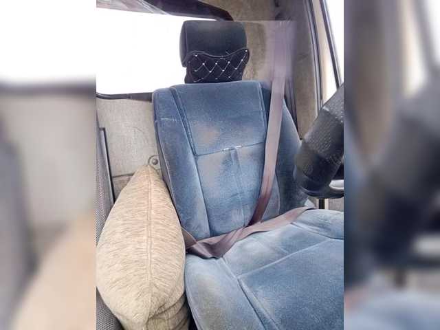 Entra en el chat con el modelo AlexGumWow AlexGumWow