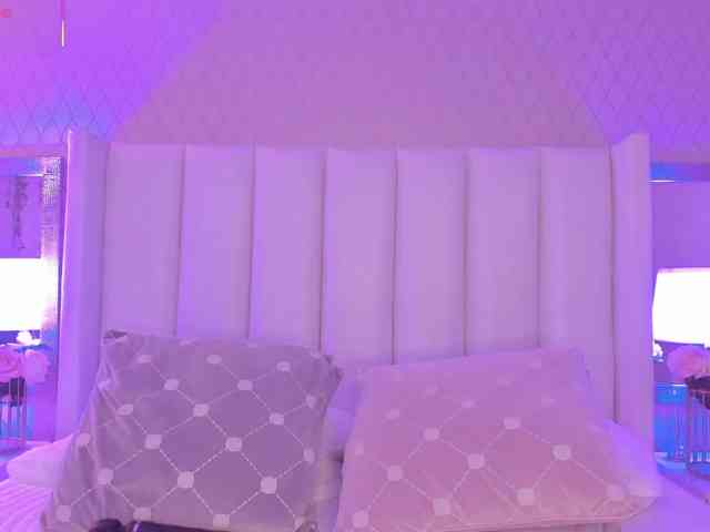 SophiaSmiiths webcam