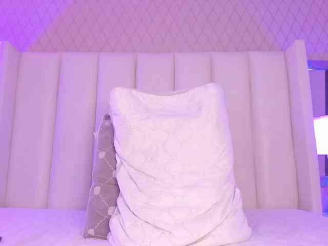 SophiaSmiiths webcam