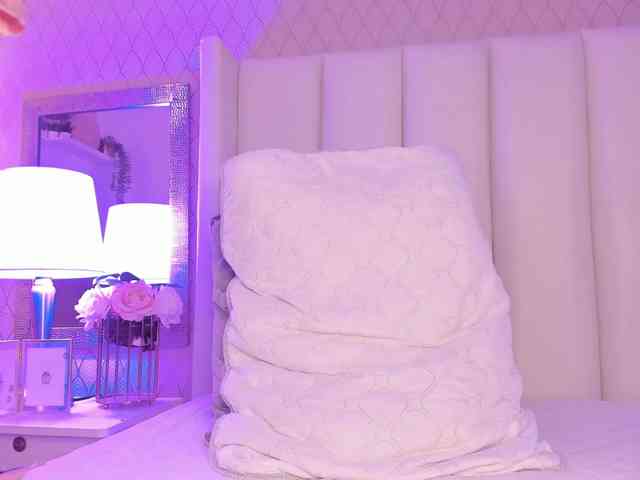 SophiaSmiiths webcam