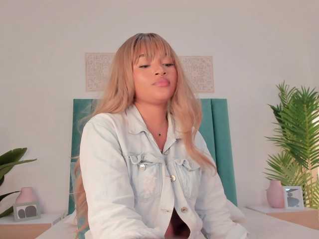 Aluna-Sweet webcam