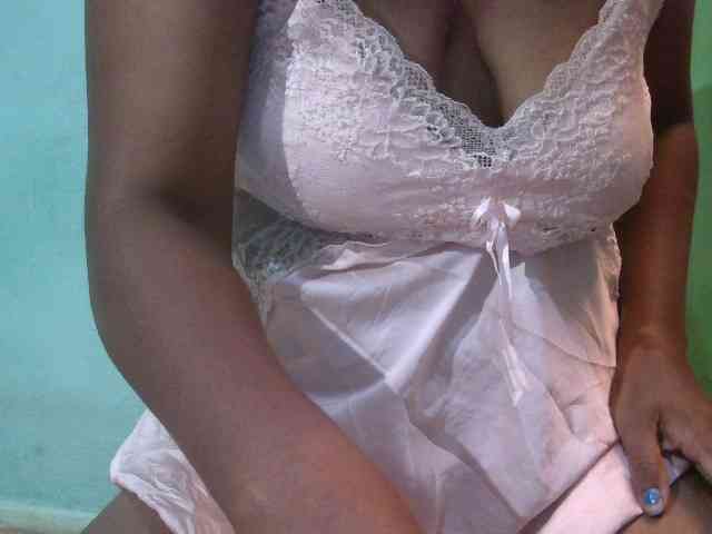 Juliesweety webcam