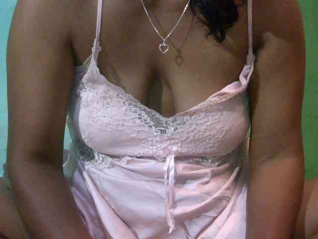 Juliesweety webcam