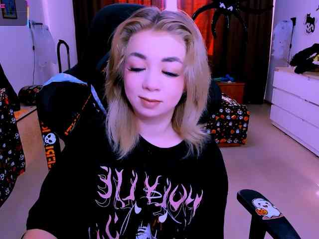 BabyNicole webcam