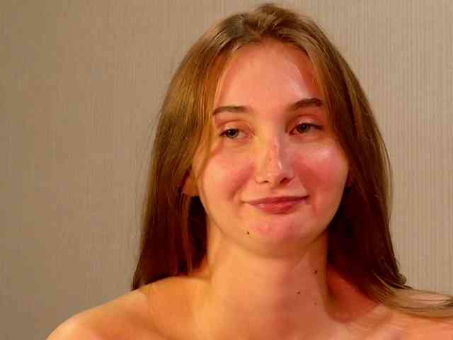 PeachGirl webcam