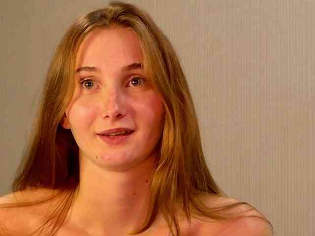 PeachGirl webcam