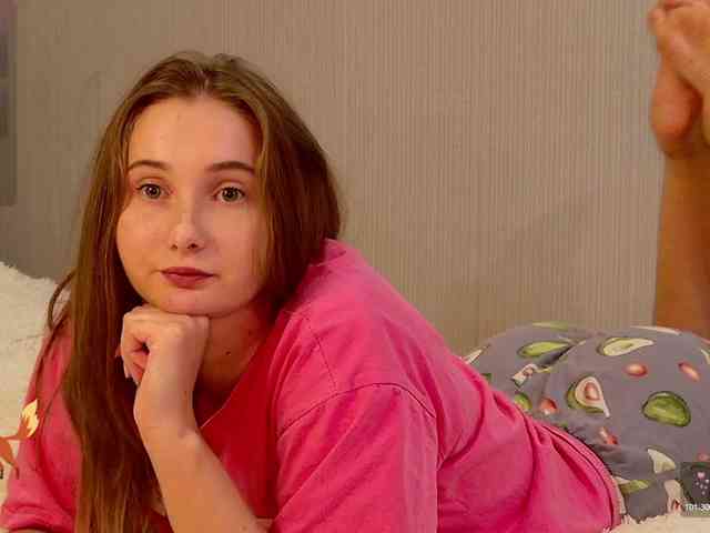 PeachGirl webcam