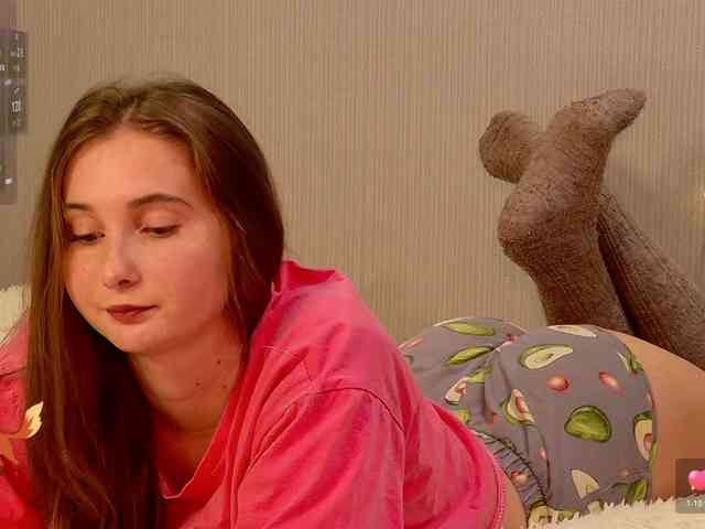 PeachGirl webcam