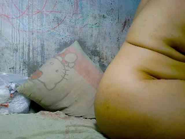 NaughtyWetPieXx webcam