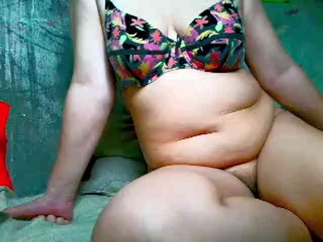 NaughtyWetPieXx webcam